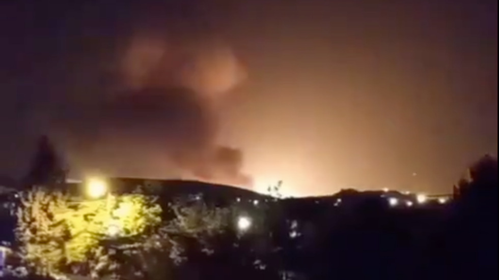 Αναστάτωση από έκρηξη δεξαμενής αερίου στην Τεχεράνη - Πορτοκαλί λάμψη και πύρινες γλώσσες (Video/Photo)  - Media