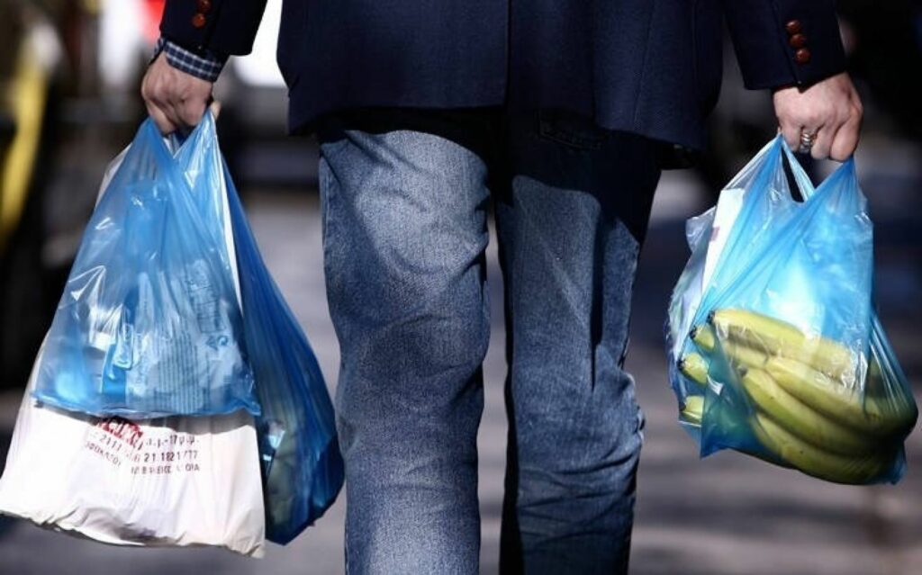 Έρευνα: Μείωση κατά 98,6% στη χρήση πλαστικής σακούλας - Media