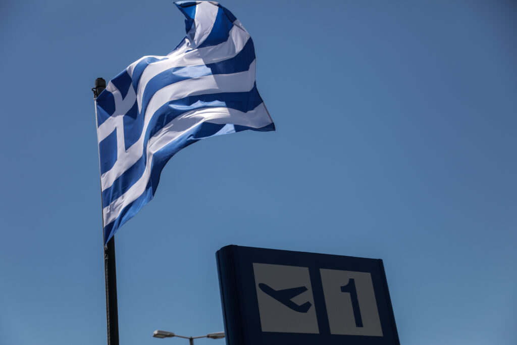 Ανοίγουν στους τουρίστες οι ουρανοί της χώρας – Σε κατάσταση ετοιμότητας τα αεροδρόμια Αθήνας και Θεσσαλονίκης - Media