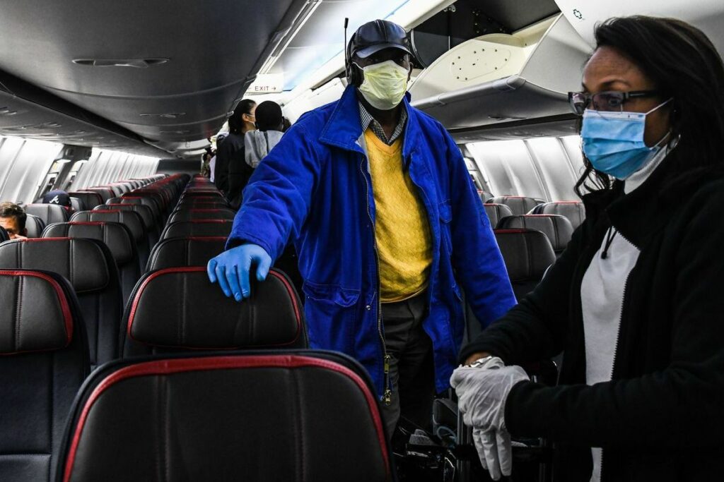 Αρνήθηκε να φορέσει μάσκα, τον... πέταξαν από το αεροπλάνο (Video) - Media