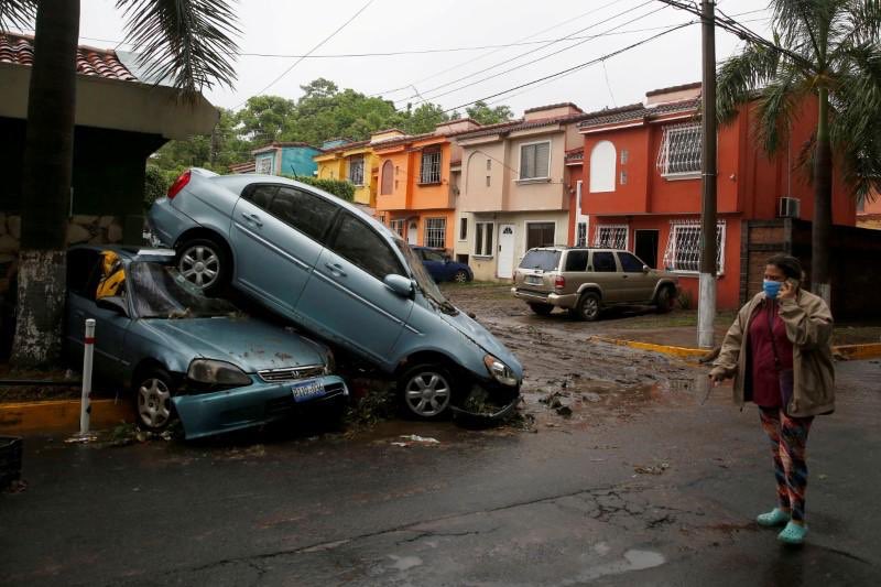 Σαρώνει Γουατεμάλα και Ελ Σαλβαδόρ η τροπική καταιγίδα Αμάντα: 10 νεκροί, πλημμύρες και κατολισθήσεις (Photos/Videos) - Media