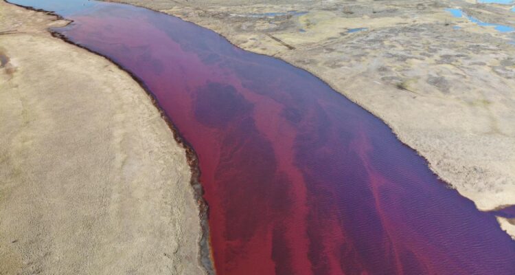Τεράστια οικολογική καταστροφή στην Αρκτική: 20.000 τόνοι πετρελαίου στον ποταμό Αμπάρναγια - Media