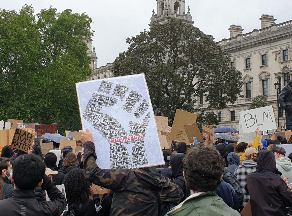 Βρετανός υπουργός Υγείας: Οι αντιρατσιστικές διαμαρτυρίες αυξάνουν τον κίνδυνο διάδοσης του κορωνοϊού - Media