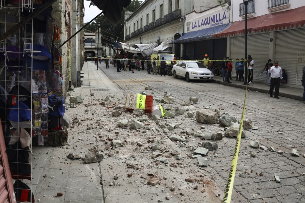 Μεξικό: Εiκόνες απο τον σεισμό των 7,4 Ριχτερ - Κτίρια κουνιούνται σαν άχυρα (Video/Photo) - Media