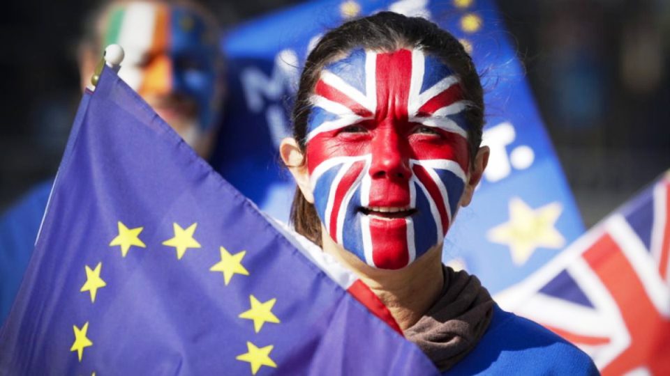 Brexit: Ξανά στο τραπέζι των διαπραγματεύσεων από σήμερα - Μπηχτές Μπαρνιέ για «πίσω βήματα» από την Βρετανία - Media