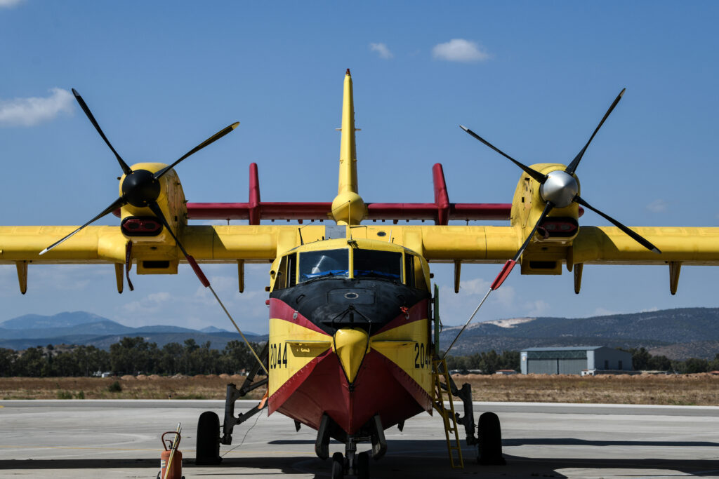 Στη βάση των Canadair – Εκεί που οι πιλότοι είναι πάντα έτοιμοι να αναμετρηθούν με τις φλόγες - Media