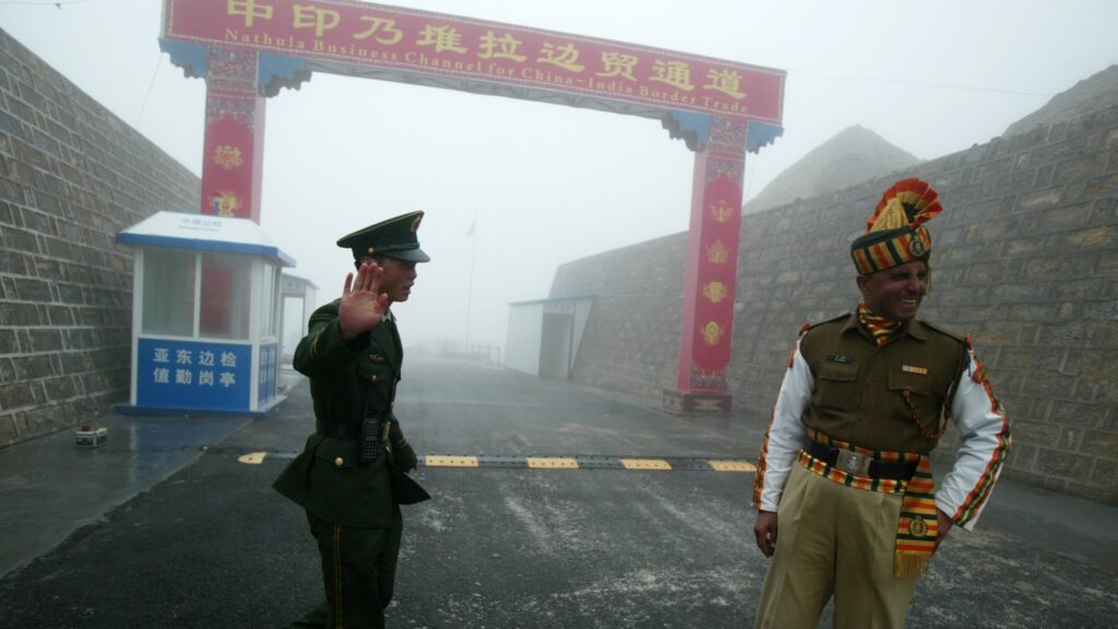 Προσπάθεια «αποσυμπίεσης» Κίνας-Ινδίας μετά τη συμπλοκή στα Ιμαλάια - Media