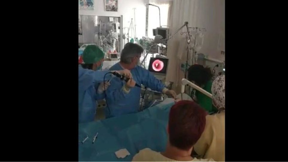 Πάτρα:  Ήρωες – γιατροί αφαιρούν από τον πνεύμονα βρέφους 10 μηνών , καρύδι και του σώζουν τη ζωή (Video)  - Media