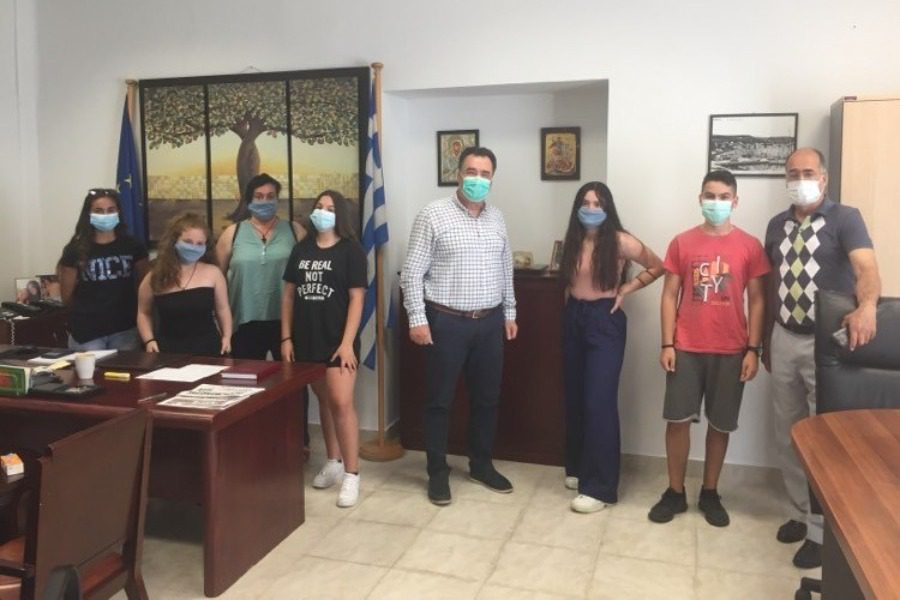 Μυτιλήνη: Μαθητές αγόρασαν μάσκες για το προσωπικό του νοσοκομείου με τα λεφτά της εκδρομής - Media