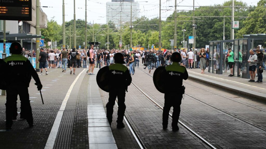 Ολλανδία-κορωνοϊός: Δεκάδες συλλήψεις σε διαδήλωση κατά των μέτρων κοινωνικής αποστασιοποίησης - Media