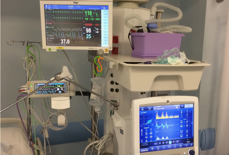 Το τραγικό τέλος πρωταγωνιστή του ελληνικού κινηματογράφου - Τράβηξε μόνος του τα καλώδια που τον κρατούσαν στη ζωή (Video/Photos) - Media