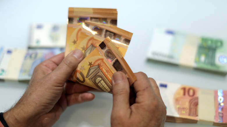 Επίδομα 800 ευρώ: Δεύτερη ευκαιρία έως αύριο για όσους δεν πρόλαβαν να υποβάλουν αίτηση - Media