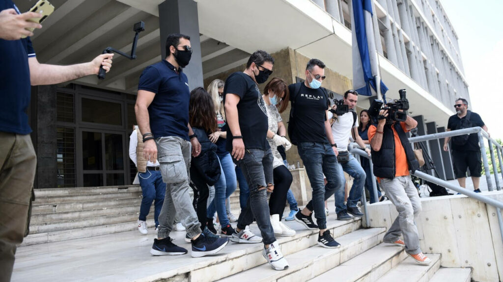 Δολοφονία στον Εύοσμο: Σοκάρει η 18χρονη - «Με κακοποιούσε από τα 14 μου» (Video) - Media
