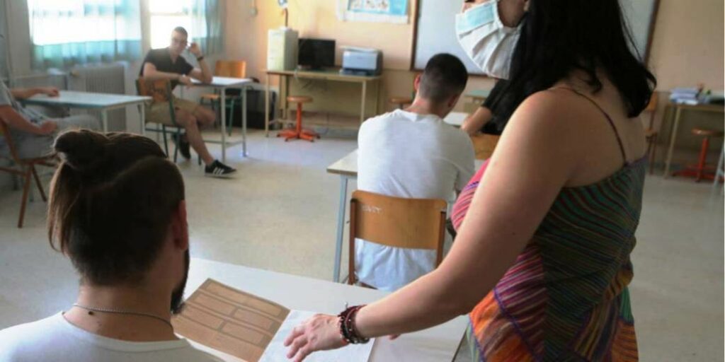 Πανελλήνιες 2020: «Αυλαία» αύριο για τα Γενικά Λύκεια με Χημεία και Οικονομία  - Media