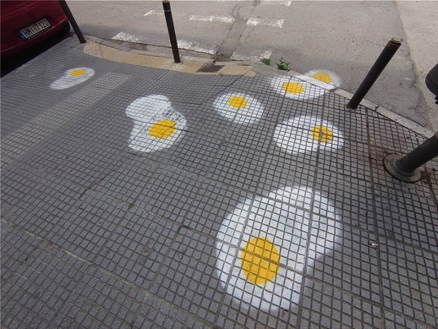 Οι δρόμοι της Θεσσαλονίκης γέμισαν με τηγανητά αυγά – Δείτε γιατί (Photos) - Media