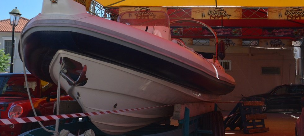 Ζάκυνθος: Εντοπίστηκε το ταχύπλοο με το οποίο φέρεται να διέφυγαν οι δράστες της μαφιόζικης επίθεσης - Media