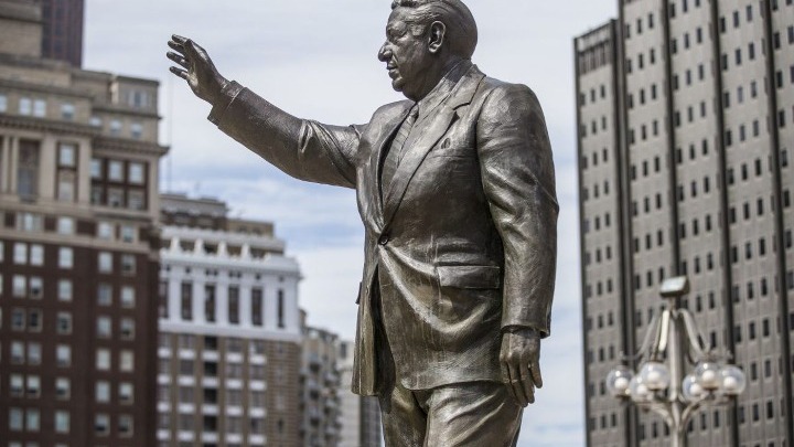 Φιλαδέλφεια: Αφαίρεσαν το άγαλμα του πρώην αρχηγού αστυνομίας και ρατσιστή δημάρχου Frank Rizzo - Media