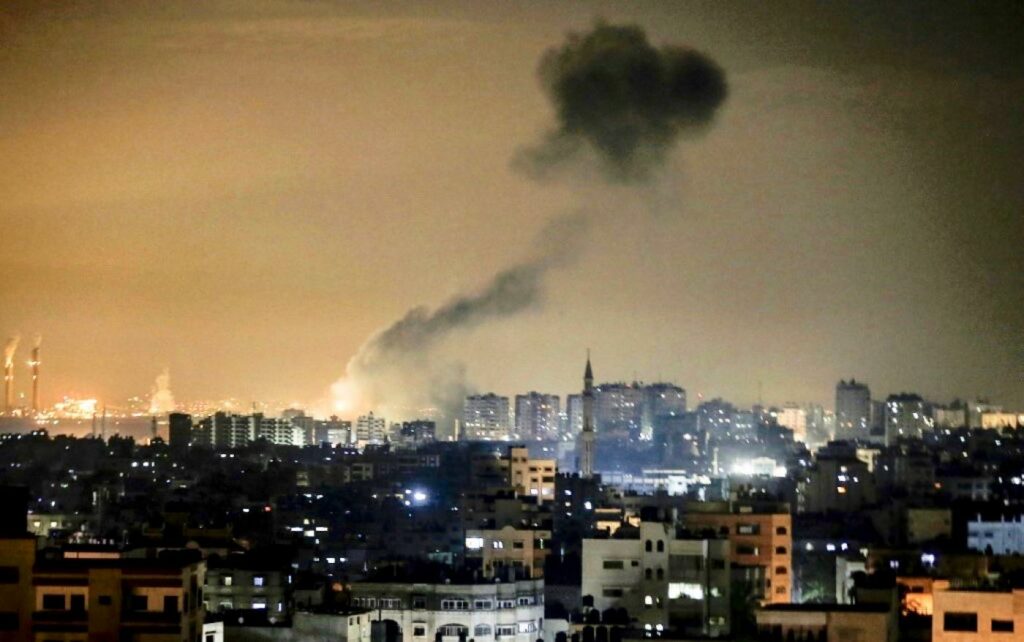 Ισραηλινά αεροπορικά πλήγματα στη Γάζα μετά τις εκτοξεύσεις ρουκετών - Media
