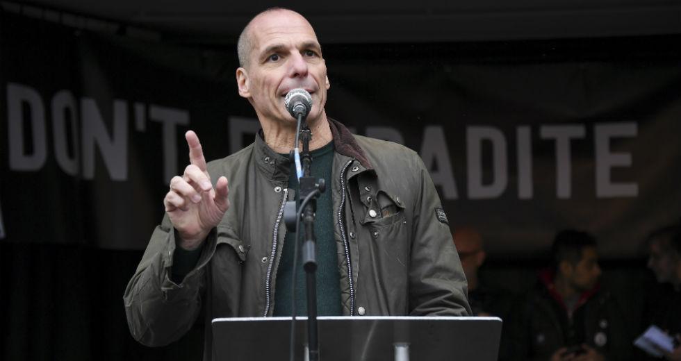 Συζήτηση Βαρουφάκη – Ασάνζ για διεθνή οικονομία, πανδημία και Τραμπ - Media