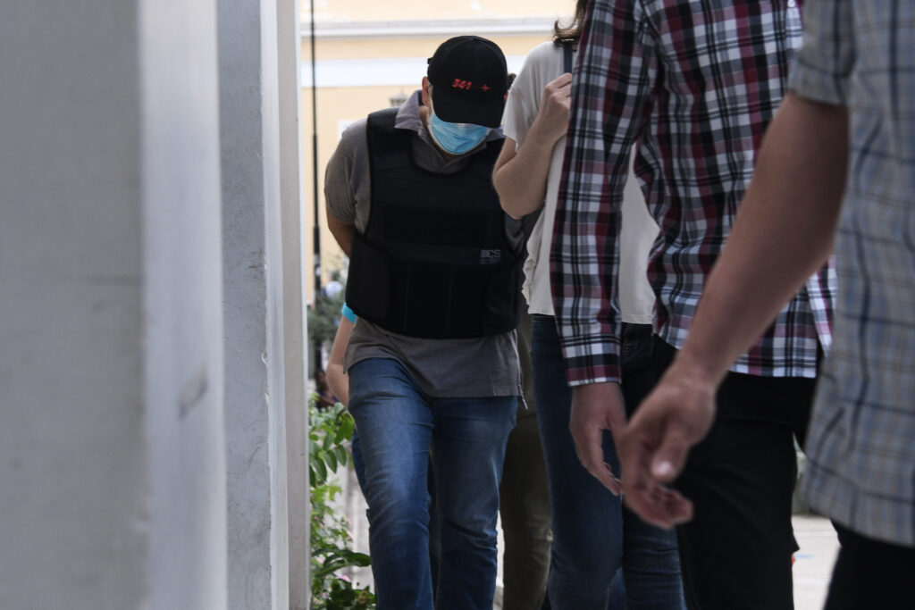 Νέα έρευνα στο σπίτι του ψευτογιατρού - Τι έδειξαν οι έλεγχοι της αστυνομίας - Media