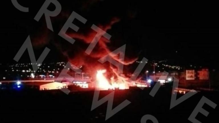 Έγινε η νύχτα μέρα από τις φλόγες - Κάηκαν αυτοκίνητα (Video) - Media