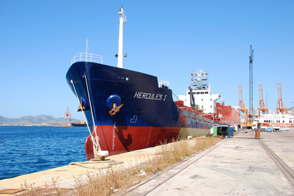 Καταγγελία-Σαλαμίνα: Χωρίς νερό και τρόφιμα και με απλήρωτα δεδουλευμένα οι ναυτικοί του Hercules I - Media