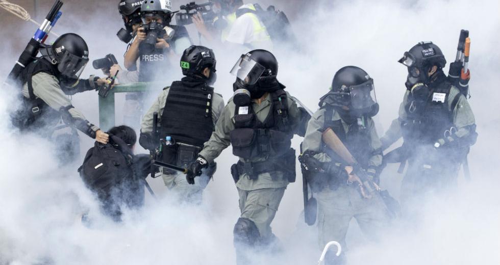 Απαγόρευση από την αστυνομία του Χονγκ Κονγκ για πορεία με αφορμή την επέτειο από την επιστροφή της πόλης στην Κίνα - Media
