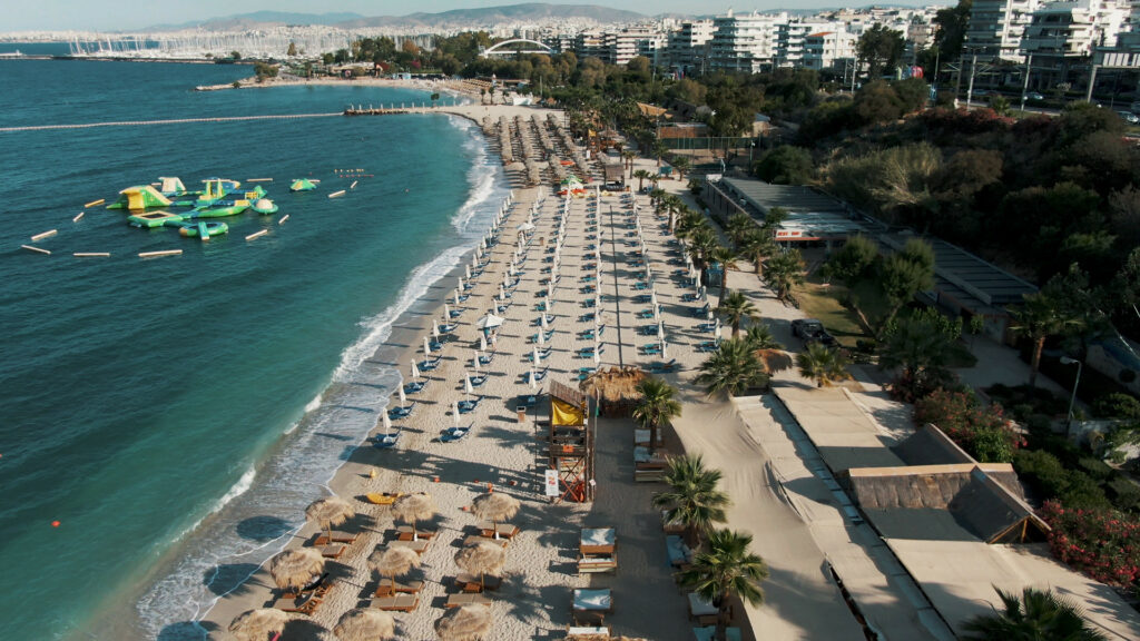 Κολύμπι και βουτιές στη θάλασσα είκοσι  λεπτά από το Σύνταγμα – Και όμως γίνεται (Photos) - Media