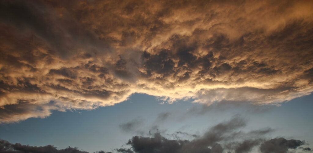 ΕΜΥ: Ζέστη με σκόνη και συννεφιά το Σάββατο - Έρχονται καταιγίδες την Κυριακή - Media