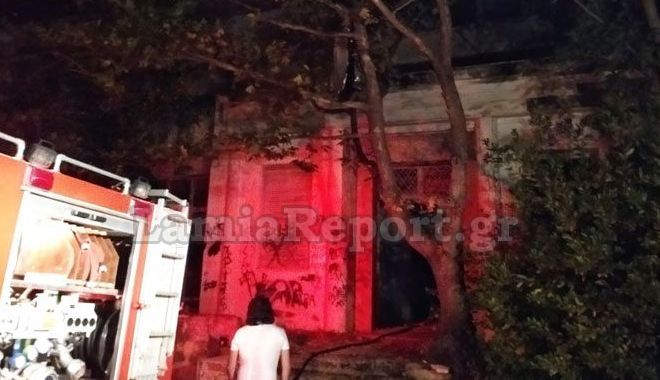 Καμένα Βούρλα: Στις φλόγες εγκαταλελειμμένο ξενοδοχείο - Άμεση επέμβαση της Πυροσβεστικής - Media
