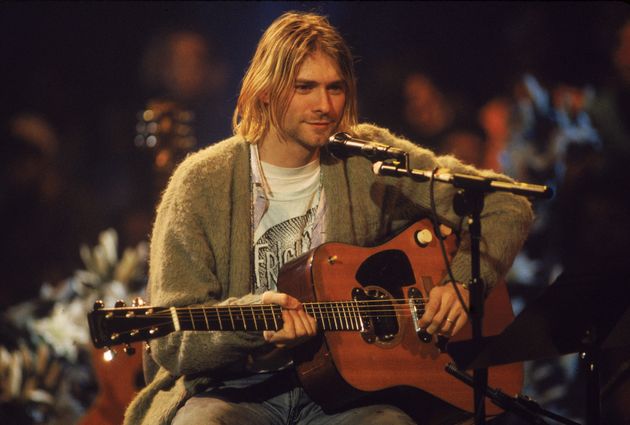 Πουλήθηκε η κιθάρα που χρησιμοποίησε ο Κερτ Κομπέιν στη συναυλία των Nirvana MTV Unplugged - Media