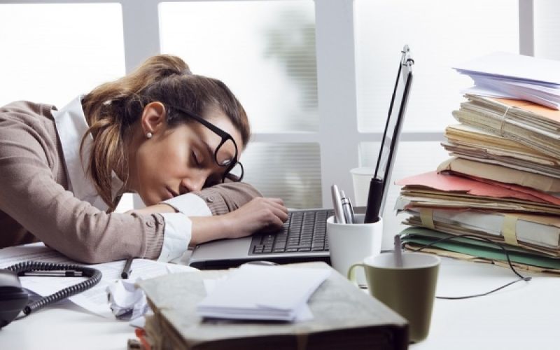 Νιώθετε συνεχώς κούραση; Ποιοι λόγοι υγείας μπορεί να την προκαλούν - Media