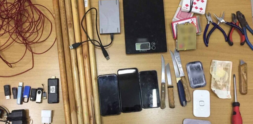 «Ντου» στις φυλακές Κορυδαλού: Μαχαίρια, κατσαβίδια και χάπια εντόπισε η αστυνομία - Media