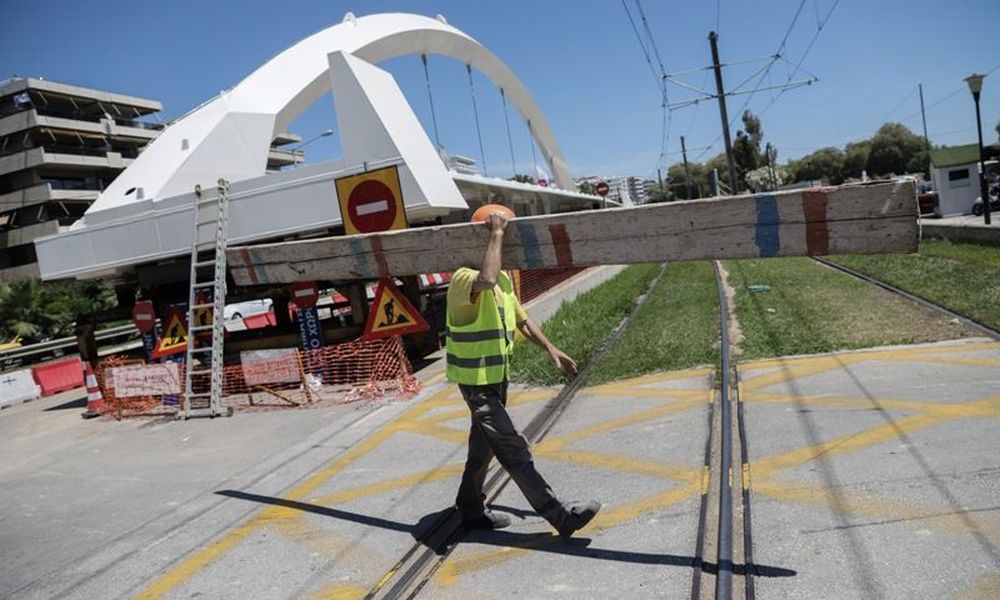 Κλειστή η λεωφόρος Ποσειδώνος λόγω εργασιών για την αποπεράτωση πεζογέφυρας - Media