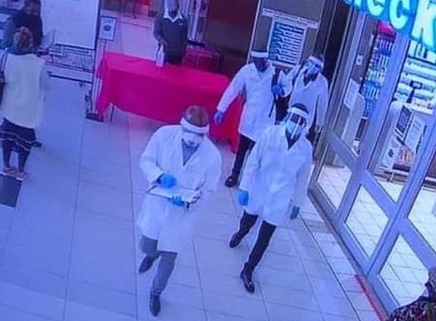 Απίστευτη ληστεία: Ντύθηκαν επιθεωρητές υγείας με λευκές στολές και πήραν 15.000 ευρώ από σούπερ μάρκετ (Video) - Media