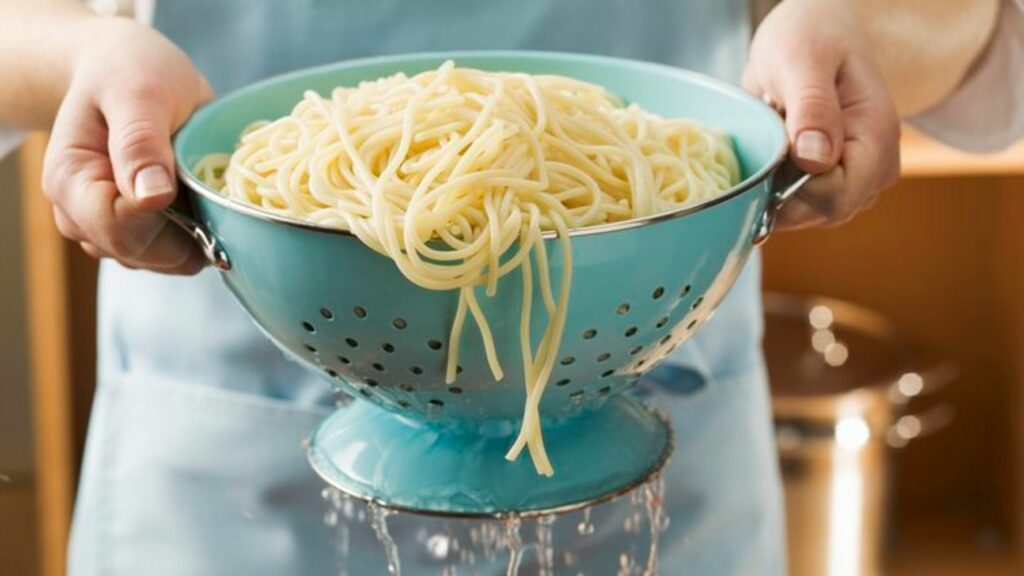 Να, γιατί μέχρι σήμερα σούρωνες λάθος τα μακαρόνια!  - Media