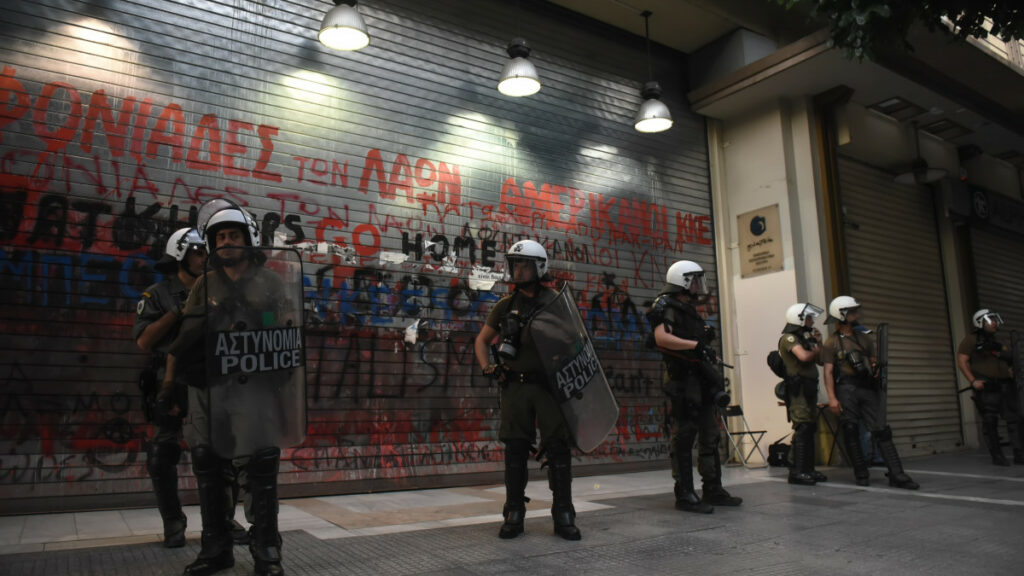 Nέα ένταση στο κέντρο της Αθήνας μετά την πορεία για τον Τζορτζ Φλόιντ - Media