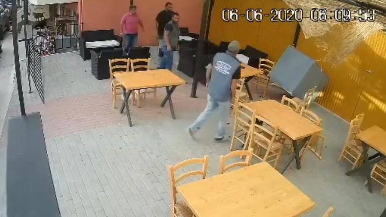 Kρήτη: Nτεπόζιτο... προσγειώθηκε στο τραπέζι θαμώνων καφενείου (Video) - Media