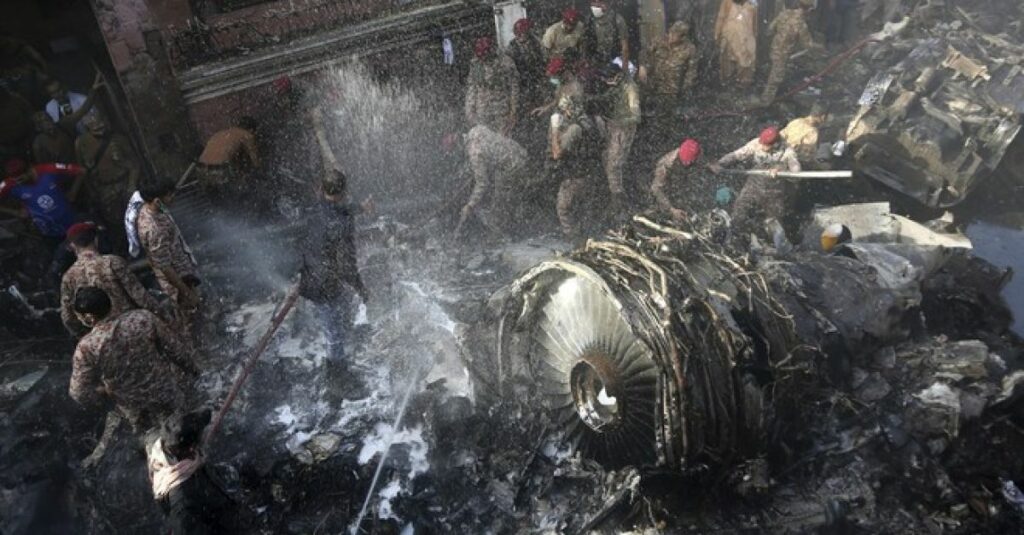 Αεροπορικό δυστύχημα Πακιστάν: Αιτία η... κουβέντα των πιλότων για τον κορωνοϊό! - Media