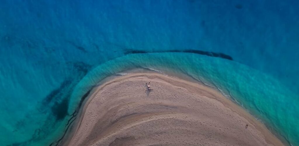 Μαρμάρι - Εύβοια: Βίντεο με την πιο πολυσυζητημένη παραλία του φετινού καλοκαιριού - Media