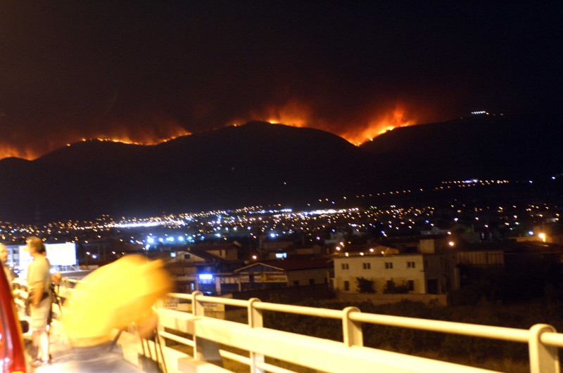 Σαν σήμερα το 2007: Οι φλόγες αφανίζουν τα 2/3 του Εθνικού Δρυμού της Πάρνηθας (Video) - Media