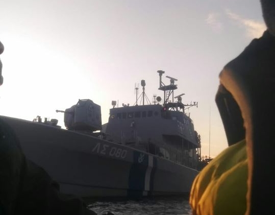 Βάρκα με πρόσφυγες σε κίνδυνο ανοιχτά της Λέσβου – «Το λιμενικό βλέπει αλλά δεν επεμβαίνει», καταγγέλλει ΜΚΟ - Media