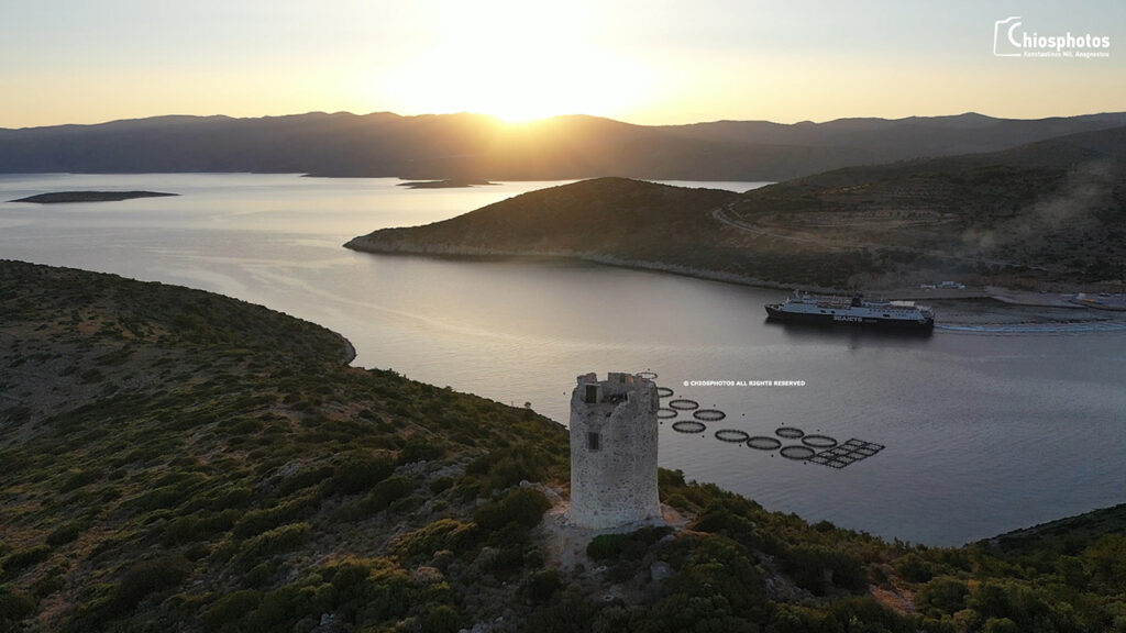 Θα μπορούσε να είναι σποτ για τον ελληνικό τουρισμό: Πλοίο δένει στα Μεστά με φόντο τα χρώματα της ανατολής (Video) - Media