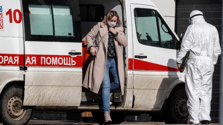 «Σαρώνει» ο ιός στη Ρωσία: 7.600 νέα κρούσματα και 92 θάνατοι σε ένα 24ωρο - Media