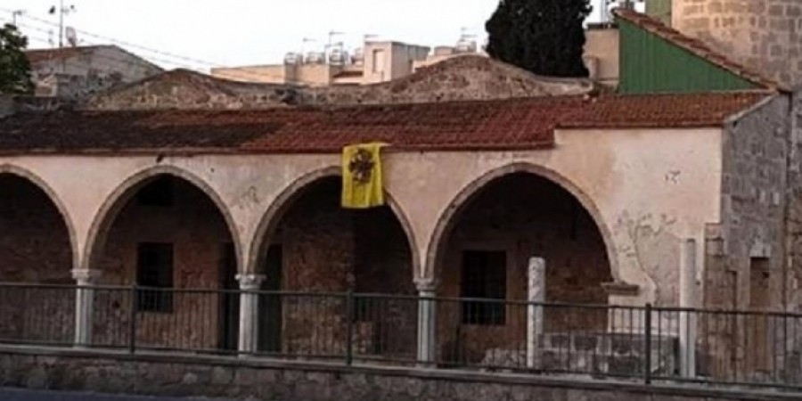 Τουρκικά ΜΜΕ: Κρέμασαν σημαία του Βυζαντίου σε τζαμί στη Λάρνακα - Media