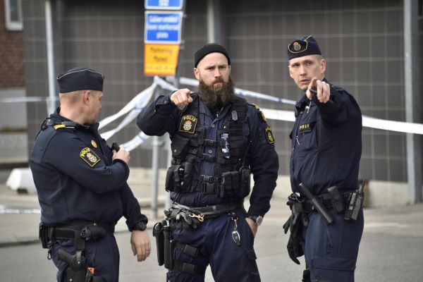 Φαρ Ουέστ η Σουηδία: Ληστεία με πυροβολισμούς στη Στοκχόλμη (Photos) - Media