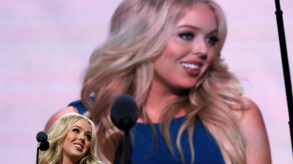 Τον «αδειάζει» μέχρι και η κόρη του - Μαύρη φωτό αλληλεγγύης κι από την Τίφανι Τραμπ - Το μήνυμά της (Photo) - Media