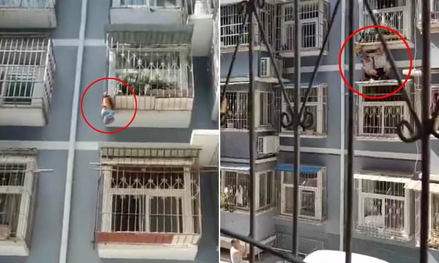 Ηρωικοί γείτονες: Είδαν ένα παιδί να κρέμεται στο κενό από τον τρίτο όροφο και σκαρφάλωσαν να το σώσουν (Video) - Media