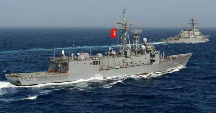 Τουρκικές φρεγάτες απείλησαν NATOϊκά πολεμικά πλοία στην Λιβύη (Photo | Video)  - Media