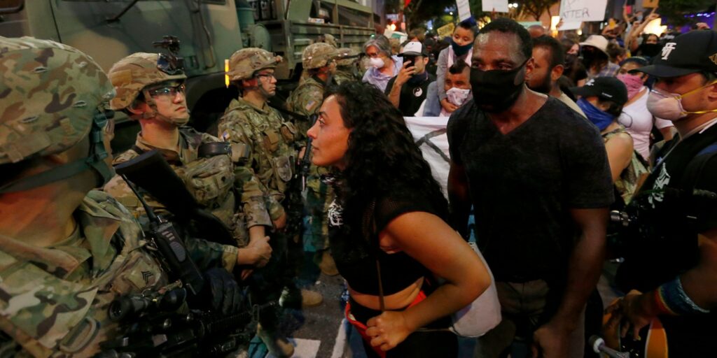 ΗΠΑ: Εθνοφρουροί που ήρθαν αντιμέτωποι με διαδηλωτές βρέθηκαν μολυσμένοι από κορωνοϊό - Media